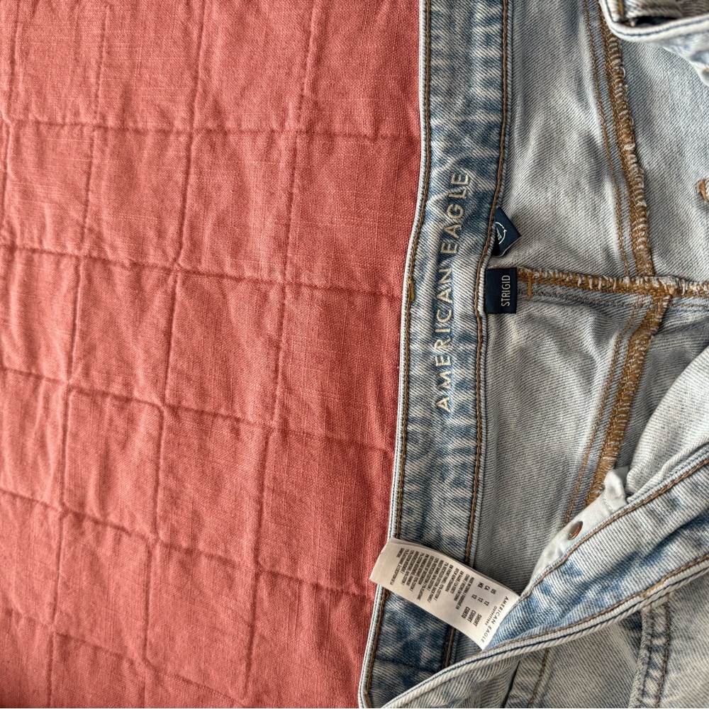AMERICAN EAGLE STRIGID MOM JEAN - Picture 3 of 5